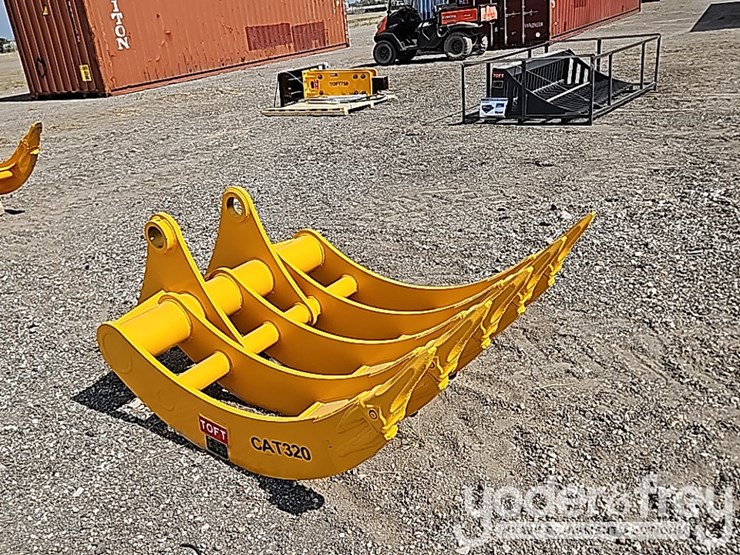 2025-caterpillar-320-image-7