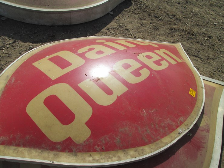 #2042-•-8'x5'-dairy-queen-sign-inv#-29931-image-3