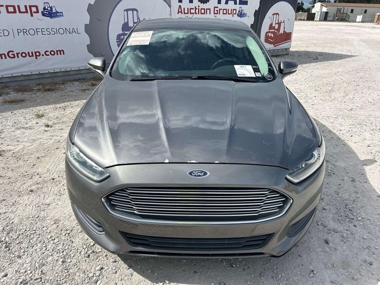 2013-ford-fusion-se-sedan-image-23