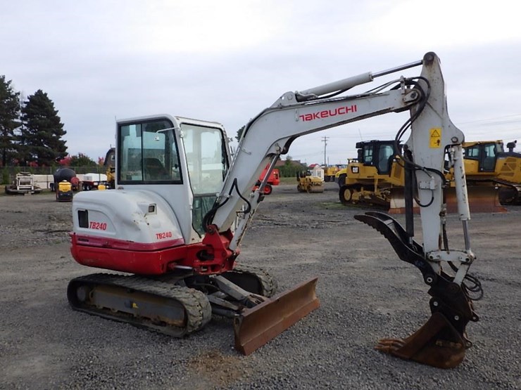 takeuchi-tb240-image-2