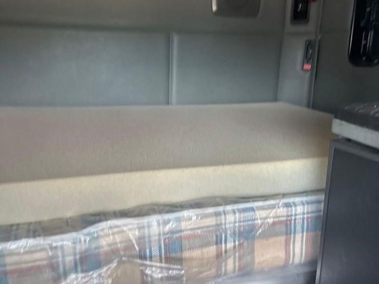 2019-kenworth-t680-image-29