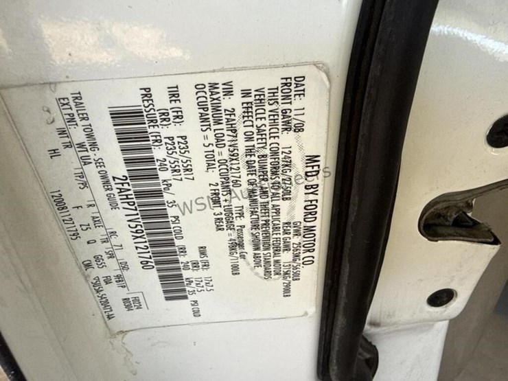 2009-ford-crown-victoria-sdn-image-15