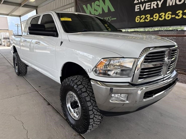 2015-ram-2500-slt-image-2