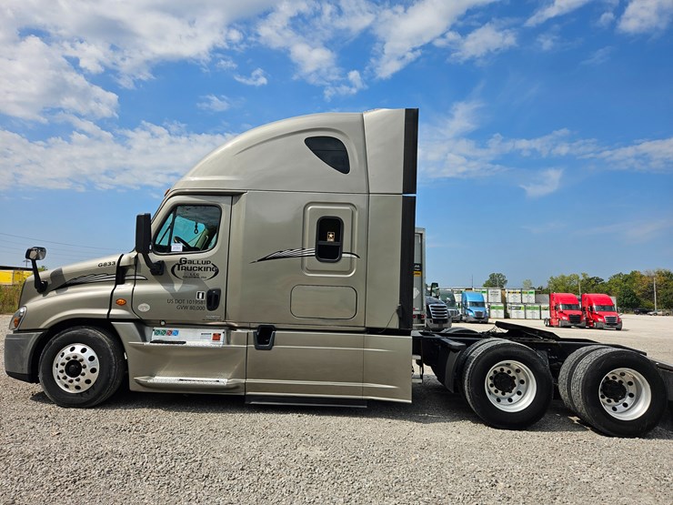2017-freightliner-cascadia-125-image-8