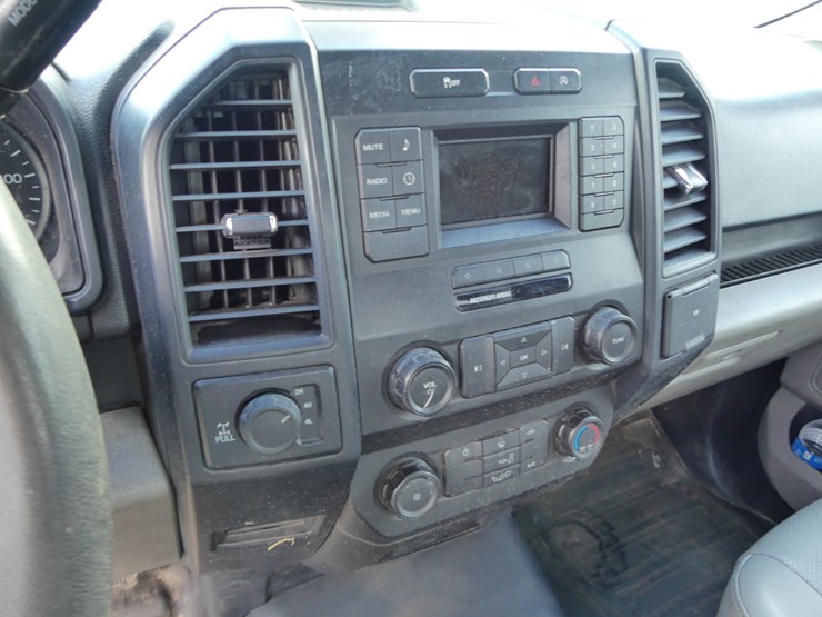 2020-ford-f150-xl-image-8