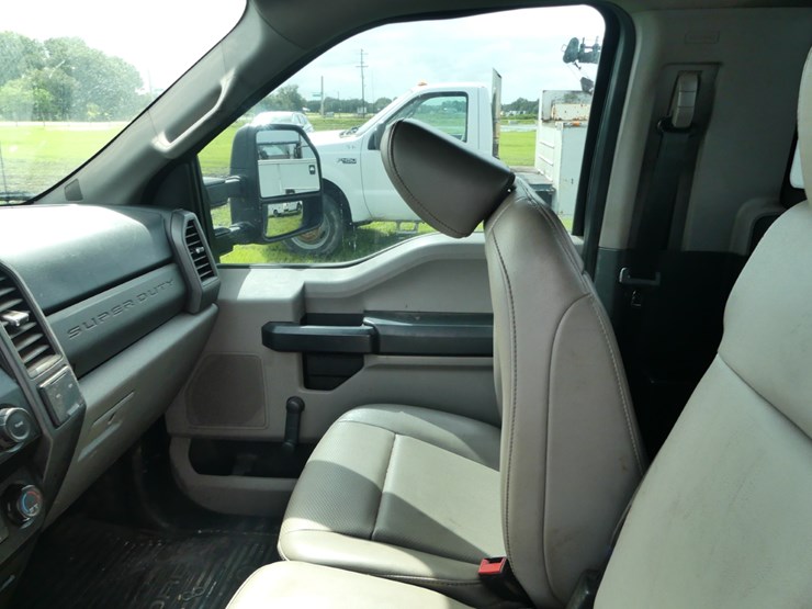 2021-ford-f350-xl-image-12
