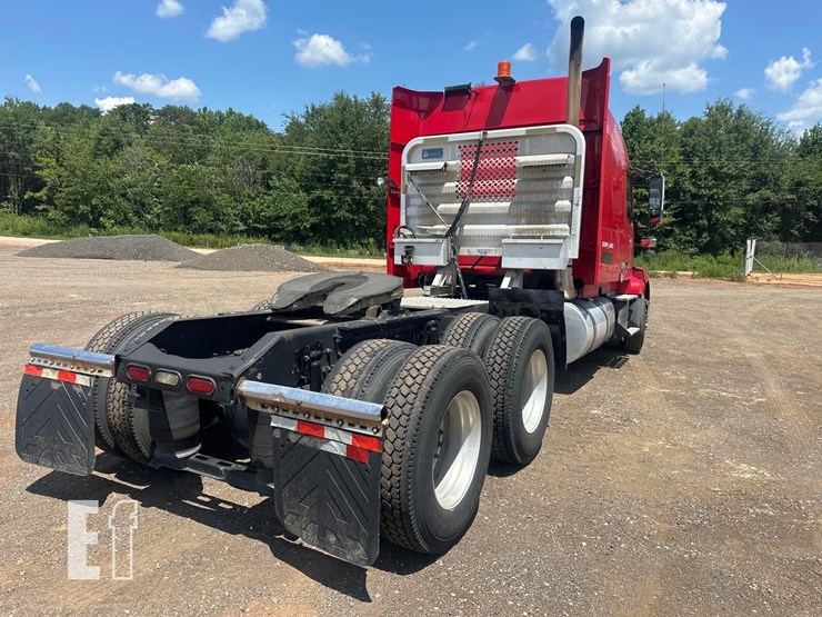 2013-volvo-vnl64t630-image-6