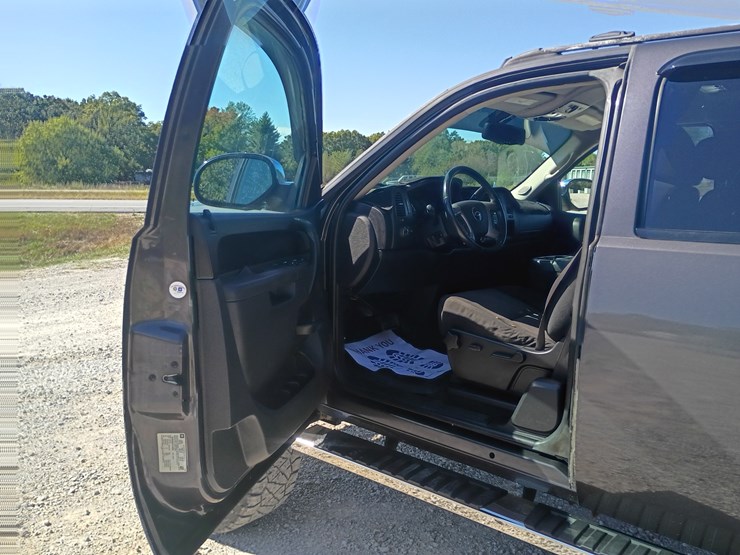 2010-chevrolet-silverado-1500-image-24
