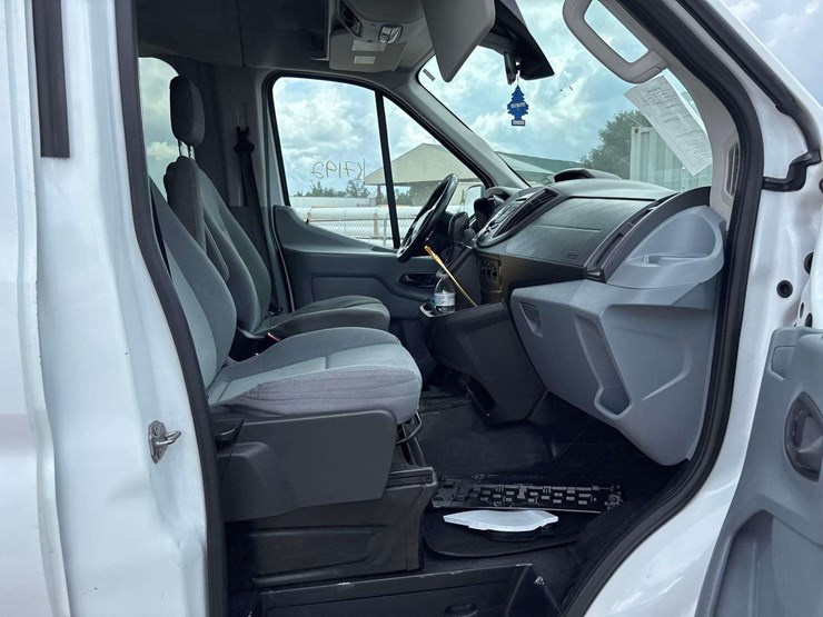 2015-ford-transit-image-18
