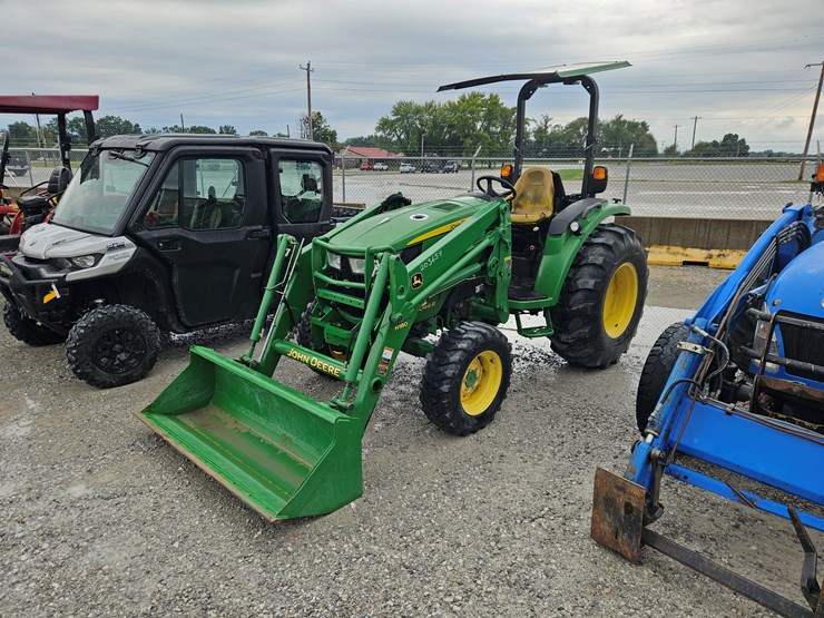 2015-john-deere-4044r-image-1