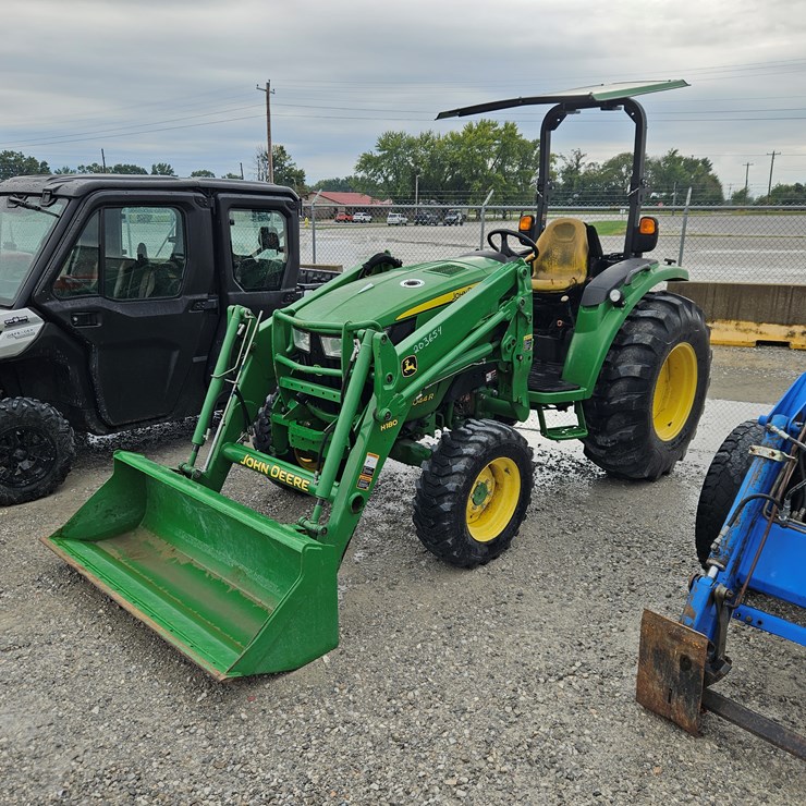 2015 JOHN DEERE 4044R