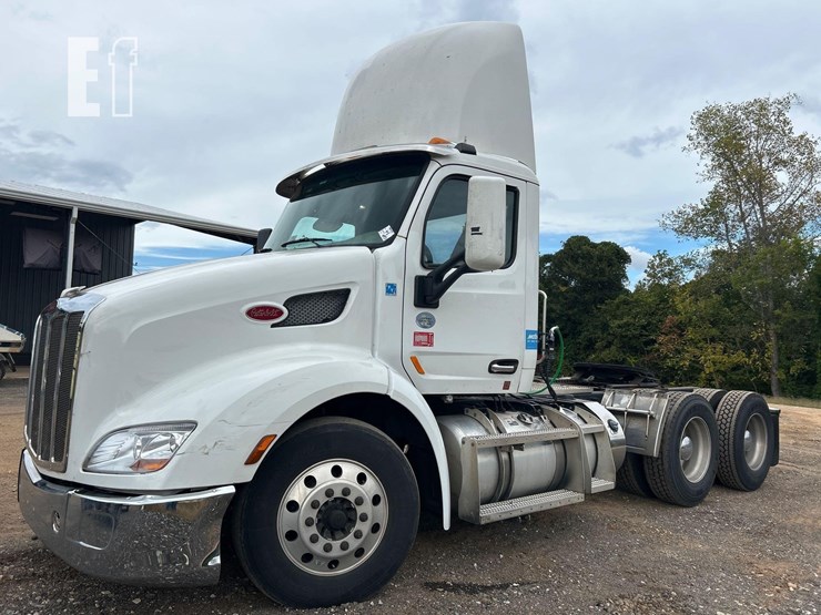 2018-peterbilt-579-image-1