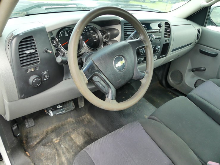 2011-chevrolet-2500hd-image-10