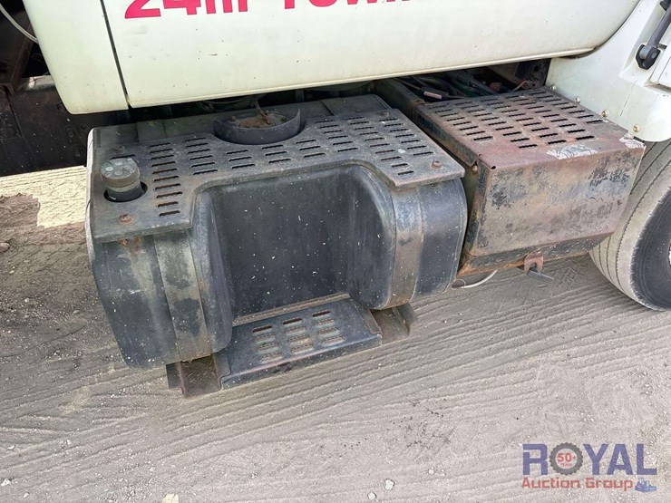 2003-ford-f550-image-32