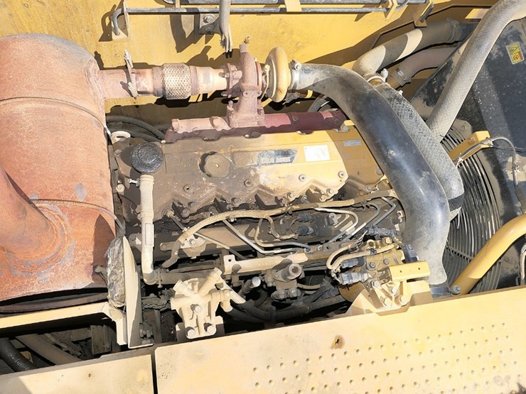 2011-caterpillar-320d-image-34