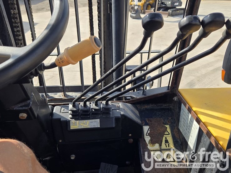 2017-jcb-930-image-52
