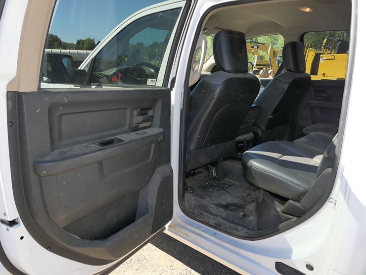 2020-dodge-ram-3500-image-24