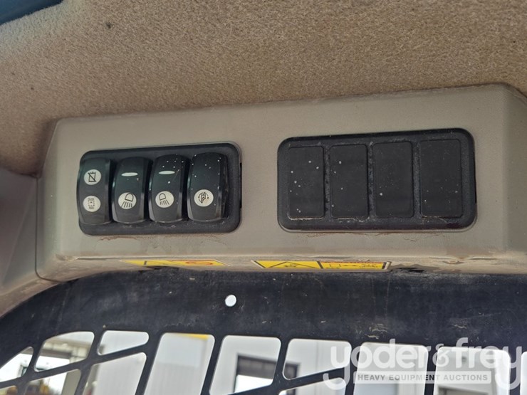 2016-caterpillar-259d-image-51