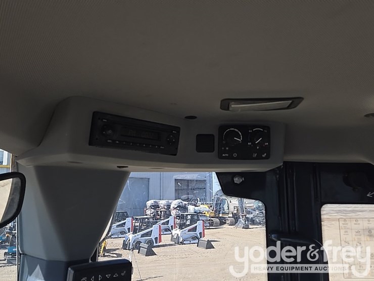 2019-deere-524l-image-55