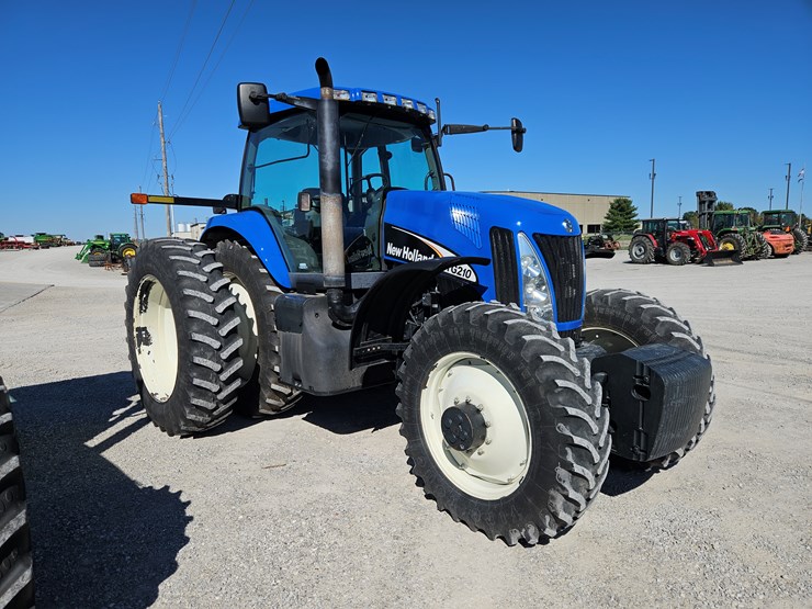 2010-new-holland-tg210-image-1