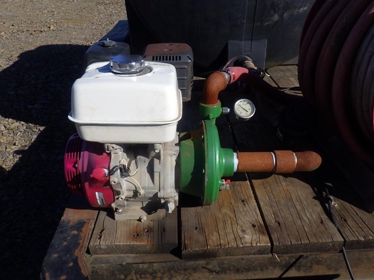 load-trail-12'-t/a-1,065-gallon-water-trailer-image-15