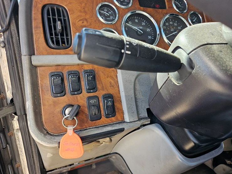 2007-peterbilt-379-image-58