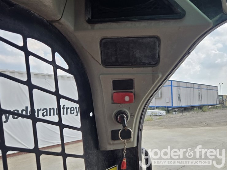 2016-caterpillar-259d-image-50