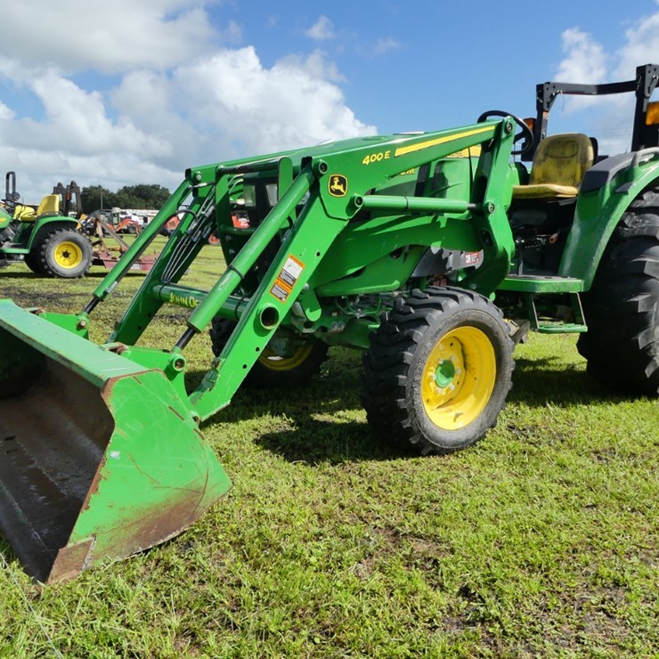 JOHN DEERE 4052M