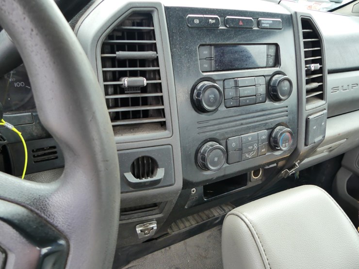 2017-ford-f350-xl-image-11