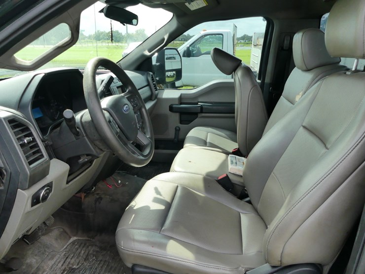 2021-ford-f350-xl-image-10