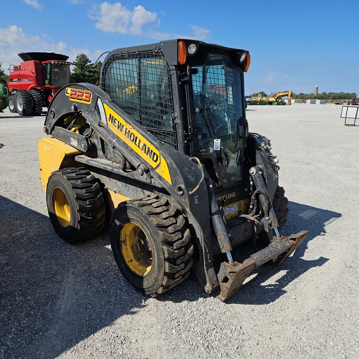 2014 NEW HOLLAND L223