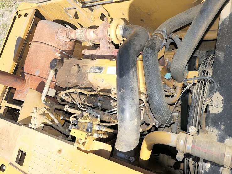 2011-caterpillar-320d-image-35