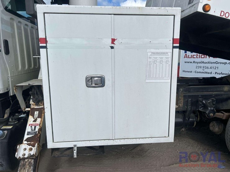 2015-freightliner-m2-106-altec-insulated-forestry-bucket-truck-image-21