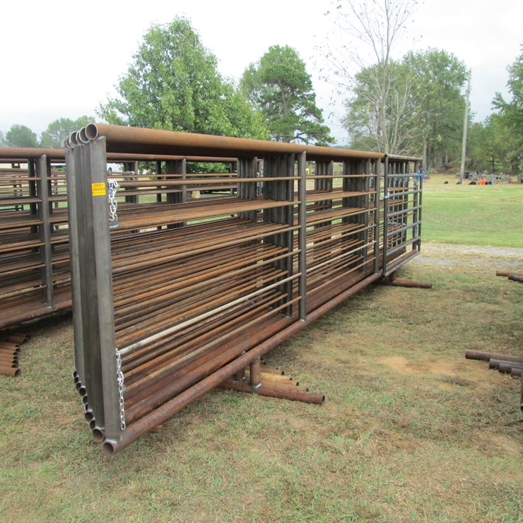 #67 • (9) Freestanding Panels & (1) Gate Inv # 29821