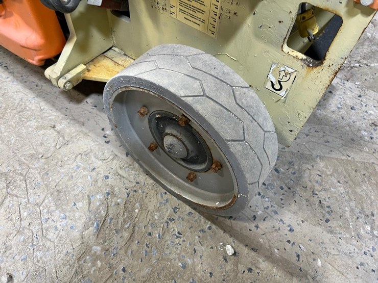 jlg-2630es-image-12
