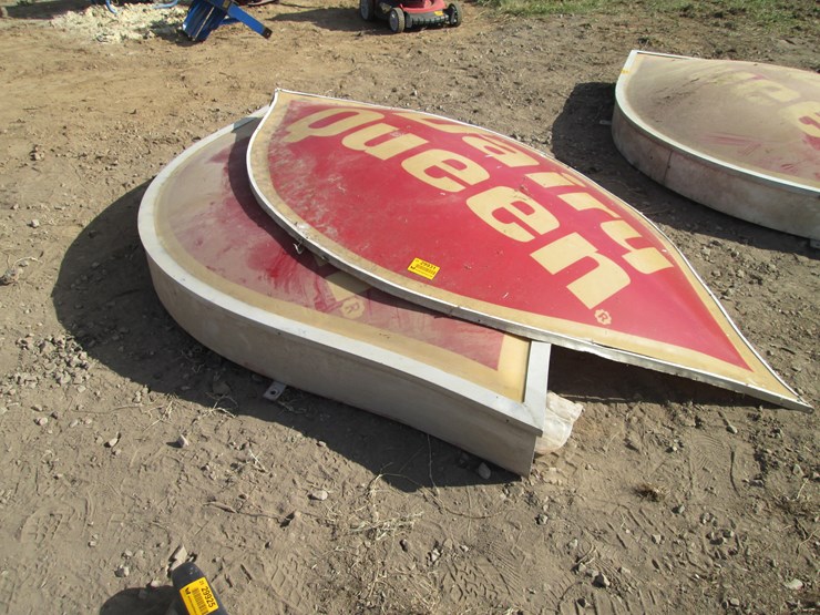 #2042-•-8'x5'-dairy-queen-sign-inv#-29931-image-1