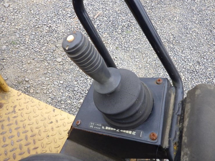 caterpillar-cb24-image-25