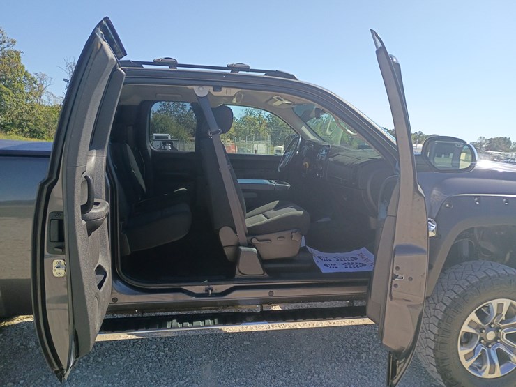 2010-chevrolet-silverado-1500-image-63