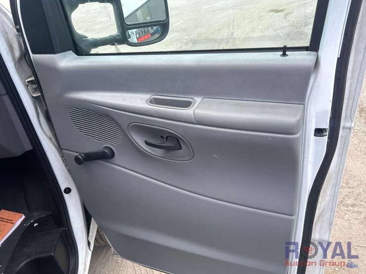 2006-ford-e350-image-18