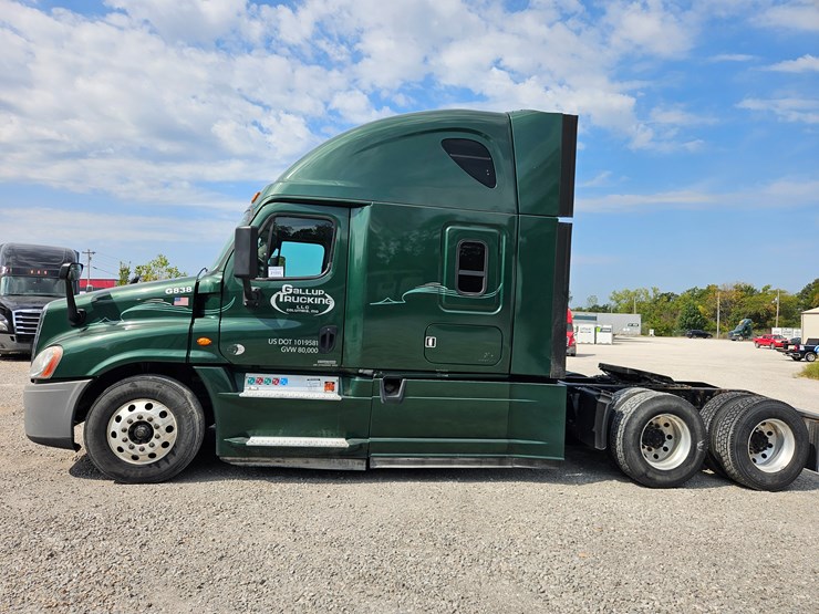 2017-freightliner-cascadia-125-image-6