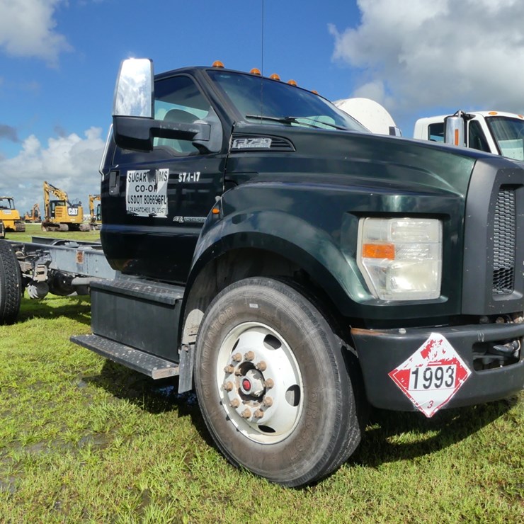 2017 FORD F750