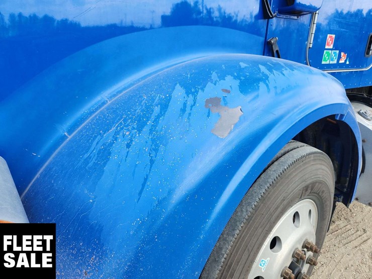 2008-peterbilt-365-image-32