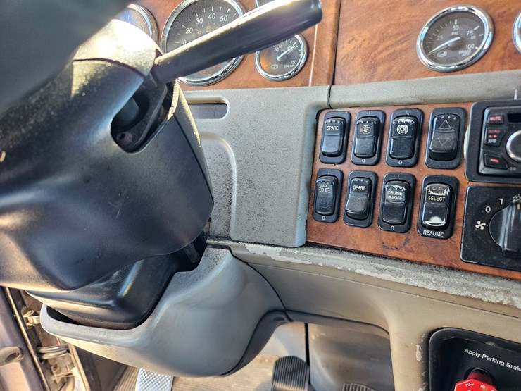 2007-peterbilt-379-image-59