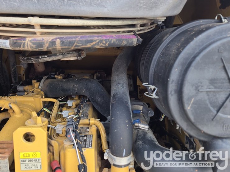 2016-caterpillar-259d-image-38