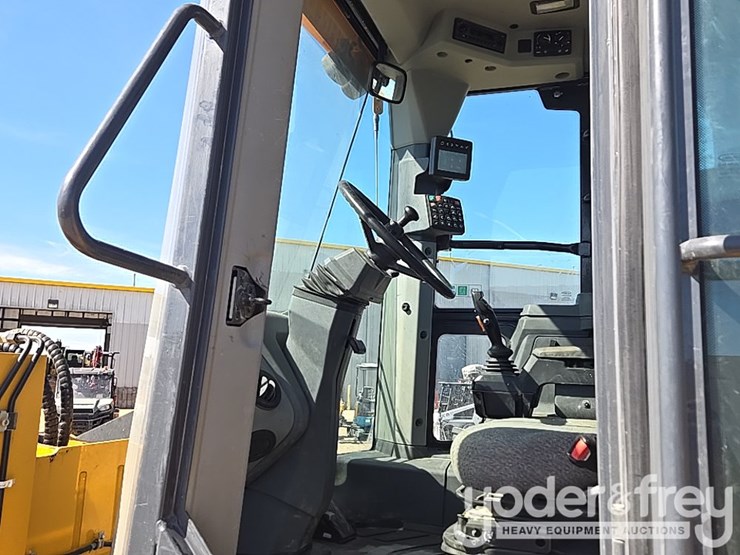 2019-deere-524l-image-53