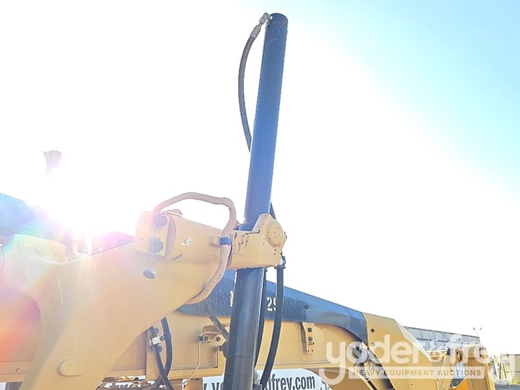 2016-caterpillar-140m3-image-41