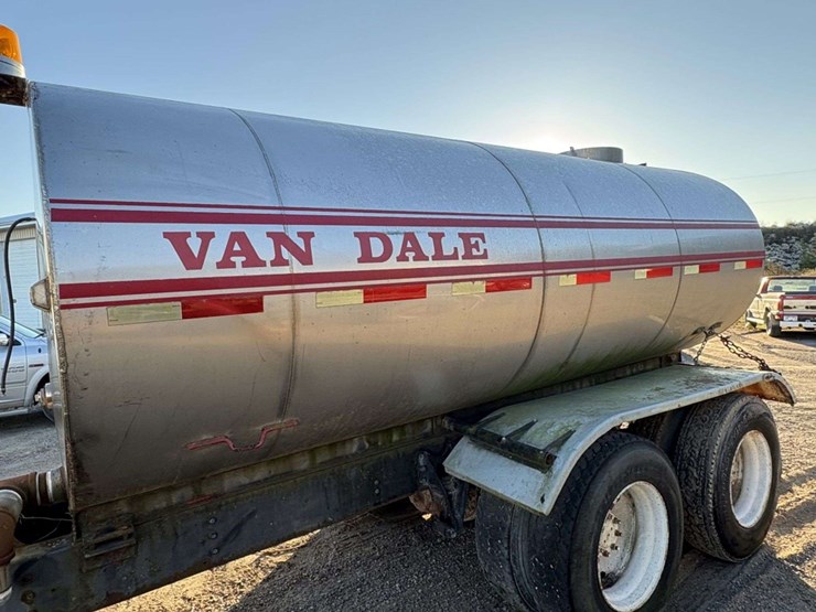 1989-international-8300-water-truck,-cummins-350,-10-speed,-tandem-axle,-246”-wb,-lopro-22.5-on-stee-image-20