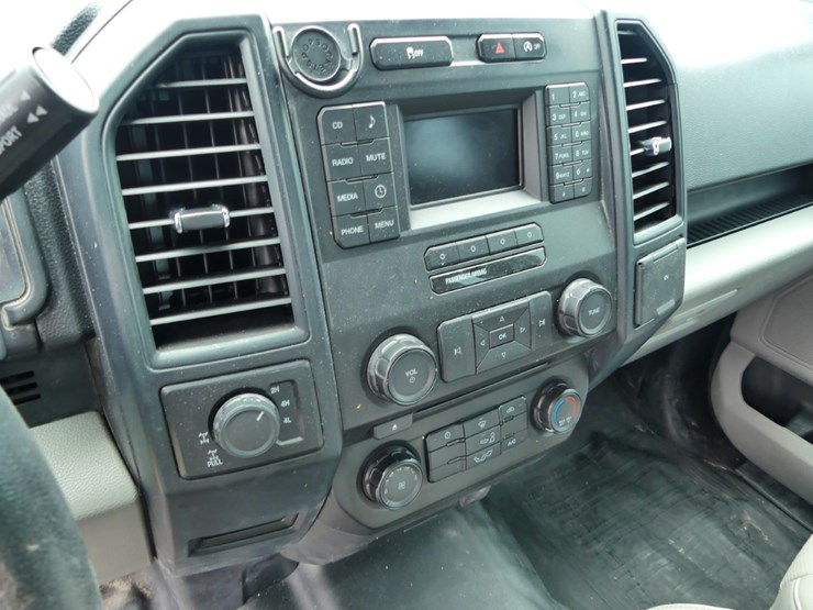 2015-ford-f150-xl-image-12