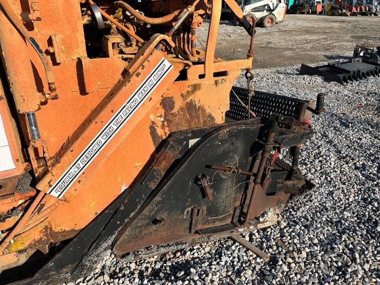 leeboy-8000t-paver-image-11