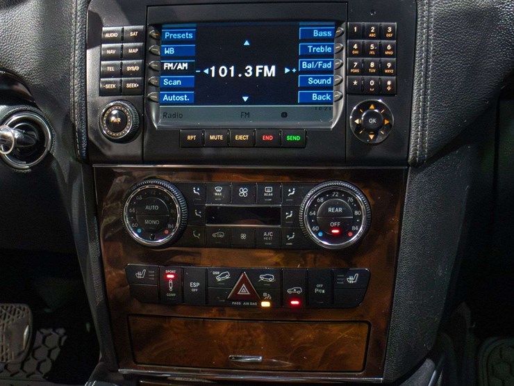 2008-mercedes-benz-gl-550-amg-suv-image-29